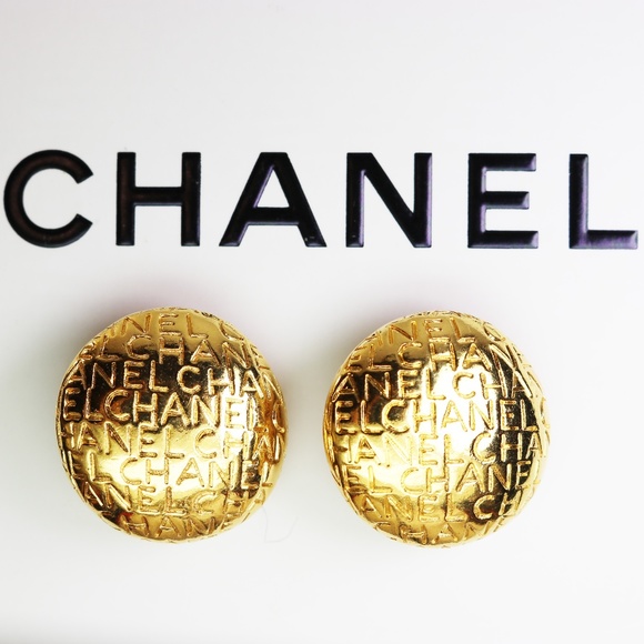 Chanel Monogram Vintage Gold Plated Clip-on Earrings in Mint Condition *signed* - Picture 4 of 16